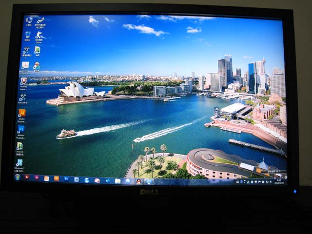 ����DELL 2209WA IPS���ӽ���ʾ��  9����
