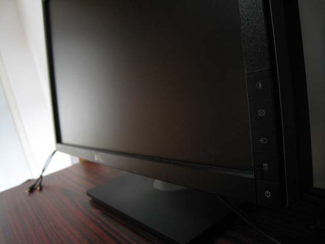 ����DELL 2209WA IPS���ӽ���ʾ��  9����
