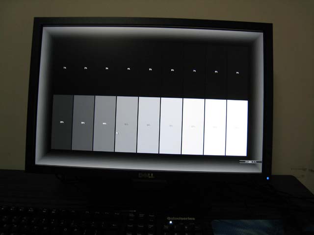 ����DELL 2209WA IPS���ӽ���ʾ��  9����