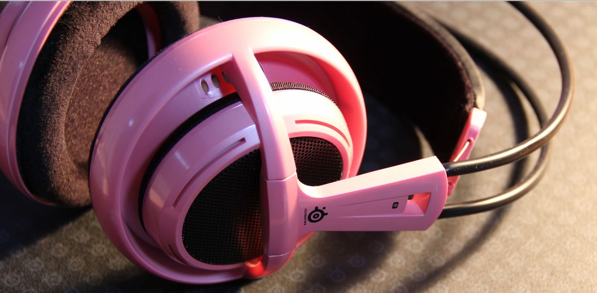 ���SteelSeries ��һ��Ů�����ķ�ɫ���� �����е���