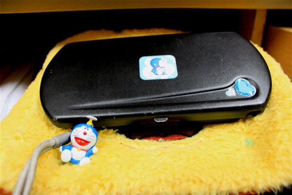 ���Ѿ���Ůͬѧ��Ƭ       �� PLŮͬѧ����PSP2000�������и����ͼ