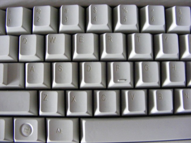 ���˼���PBT���ʵİ�ͬ����Ч�����~