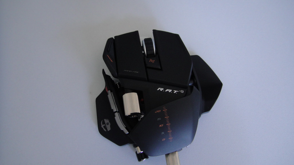 ���ֱ��ν��Cyborg R.A.T 9 ��꣬��ͼ��̸̸�����ʹ�ø���~~~~