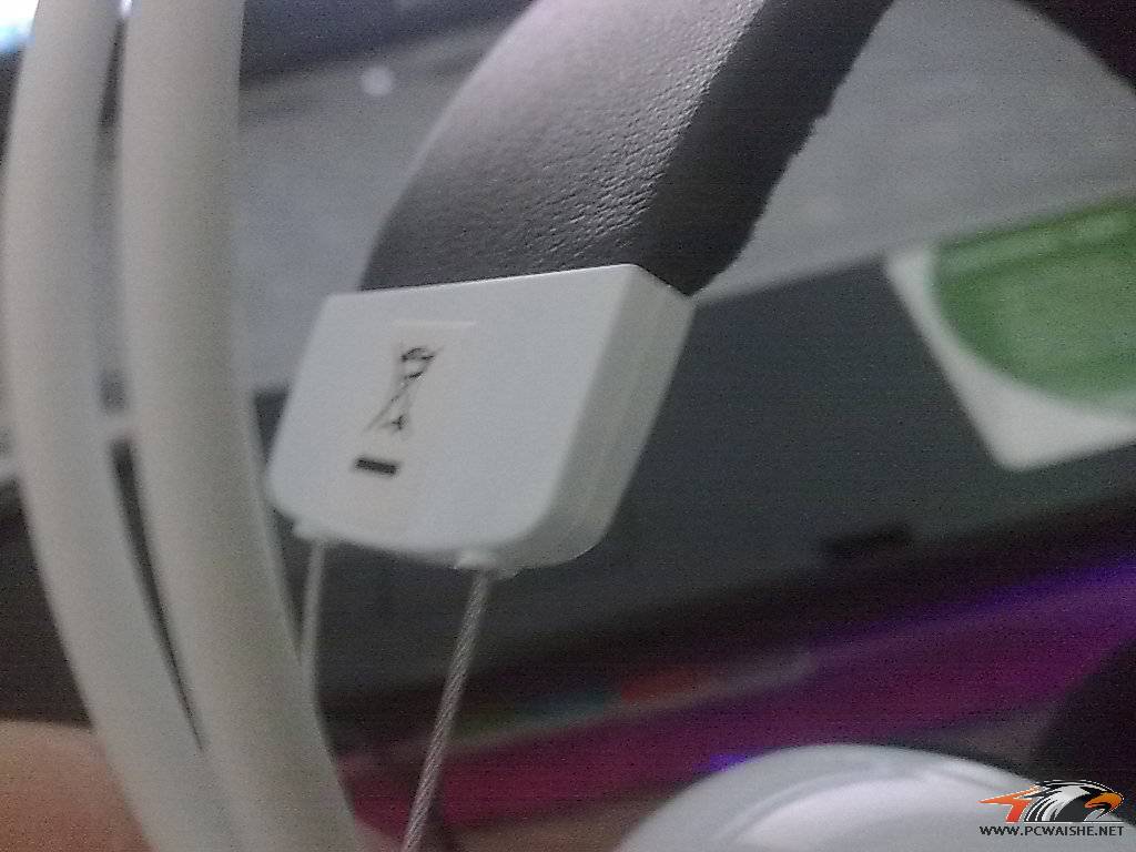 ۼ V1