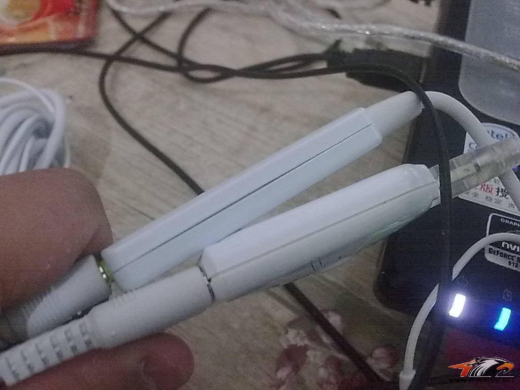 ۼ V1