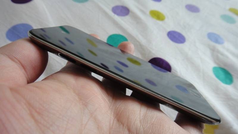 ����IPOD TOUCH 4 32G��9.8���£�