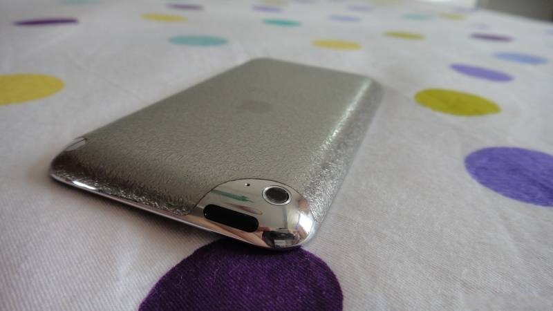 ����IPOD TOUCH 4 32G��9.8���£�