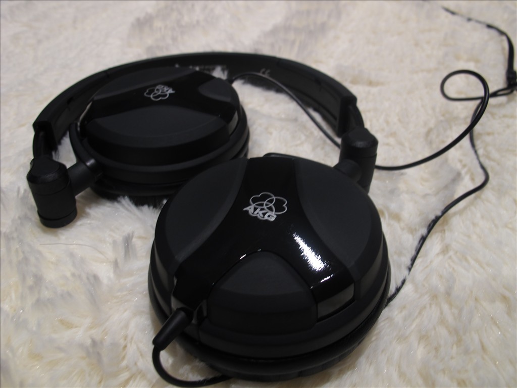 ��������AKG 518DJ