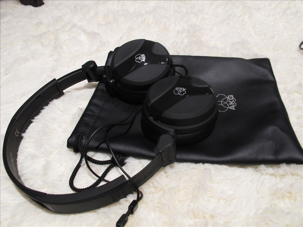 ��������AKG 518DJ