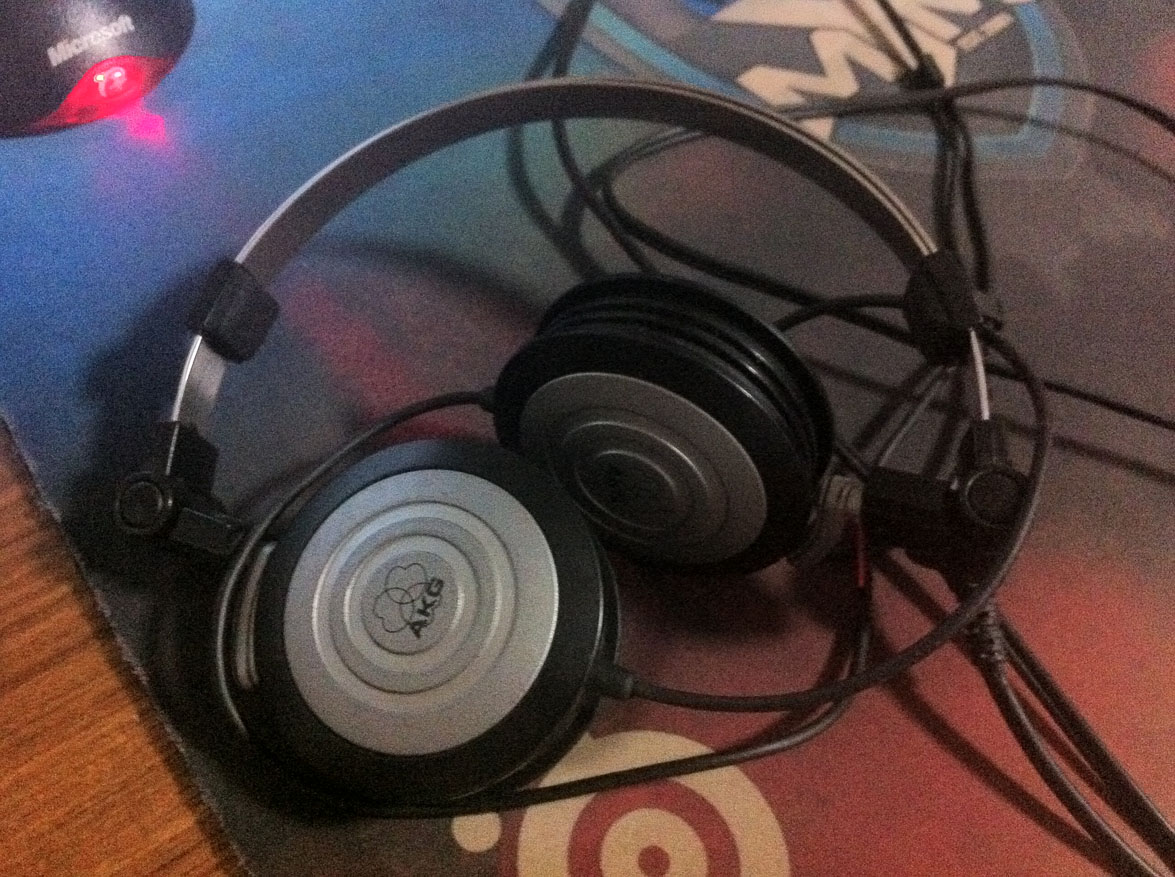 AKG.jpg