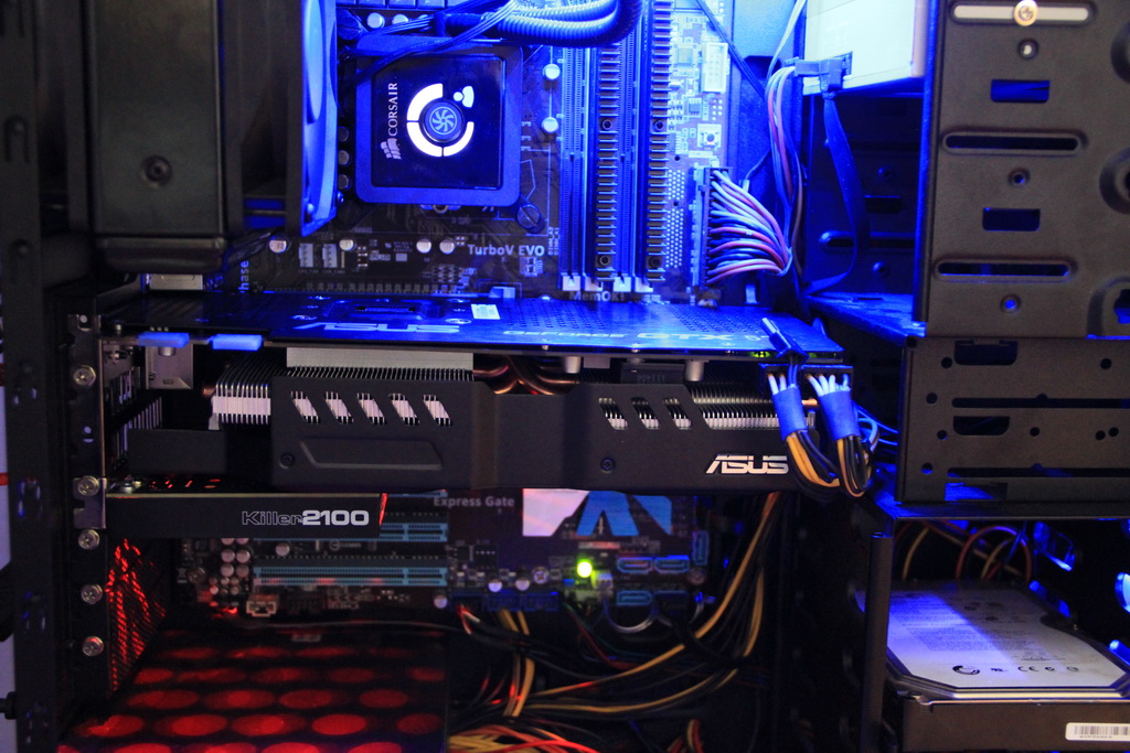 ��˶GTX 570 DirectCU II��˶������ͣ��ֲ������