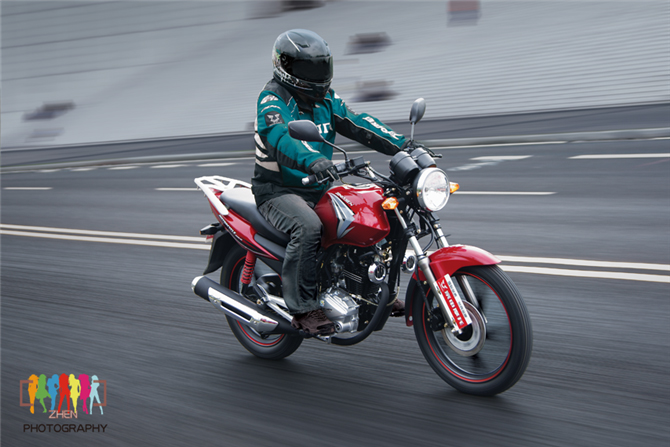 ��һ��ƭ����������Ħ�г��⾰