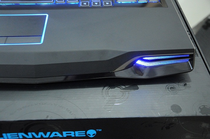 ����������M18X  M18X I7-2820/8G/750G*2/˫�Կ�ATI6970CF/1080P/1������
