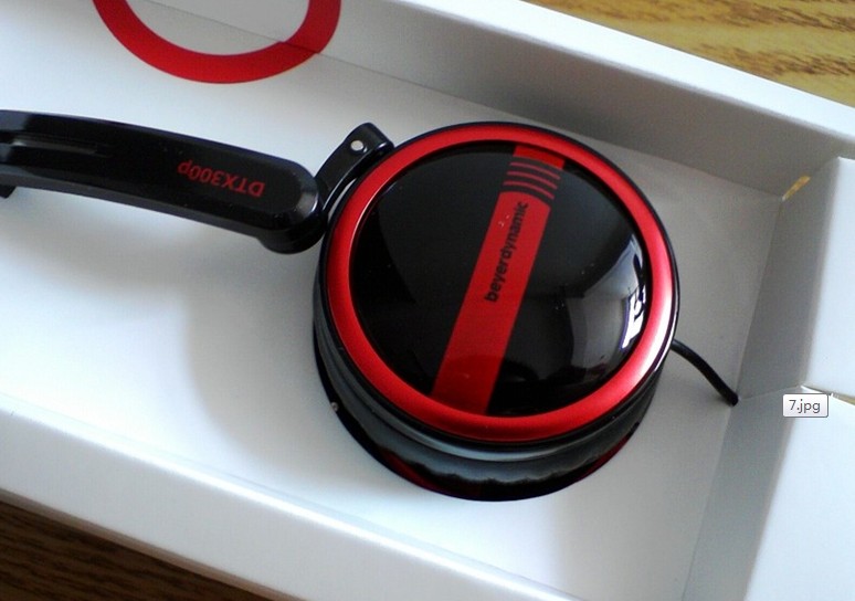 С�ұ����ǰ�����¶�����Ǳ�ЯDTX300Pʹ���иС�