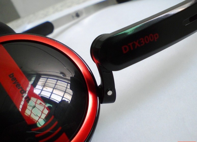 С�ұ����ǰ�����¶�����Ǳ�ЯDTX300Pʹ���иС�