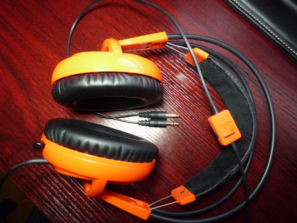 (�ѳ�������)Steelseries Siberia V2 ��ɫ ��������