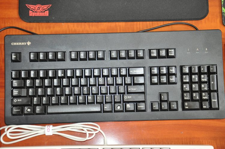 ���˵�һ���е���̣�CHERRY G80-3000 ����