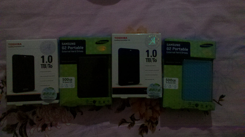 ��4���ƶ�Ӳ�̣����� G2 500G�Ͷ�֥ �ڼ׳�1T