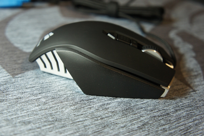 Corsair M60 -- զ
