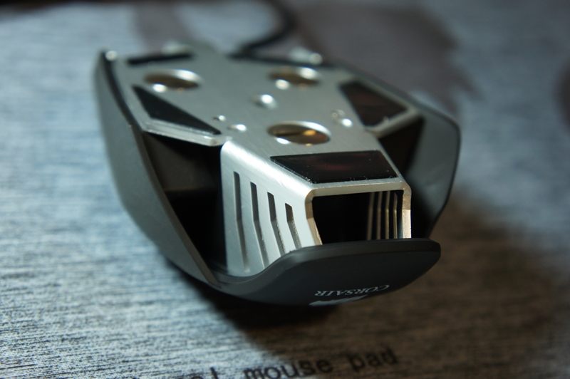 Corsair M60 -- զ