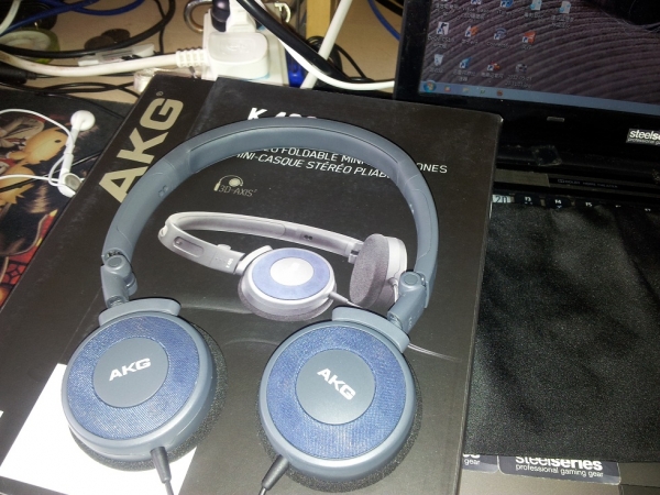 AKG K420