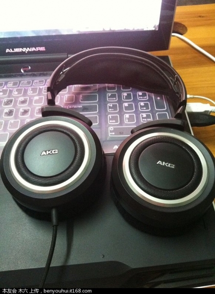 AKG K540