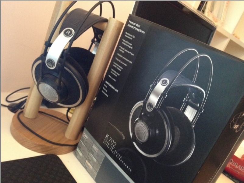 AKG-K702