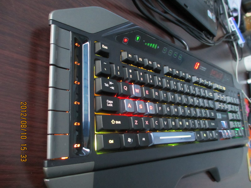 MadCatz����ʨ Cyborg V.7 ��ɫ�ɱ�̴����������