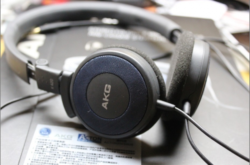 AKG K420