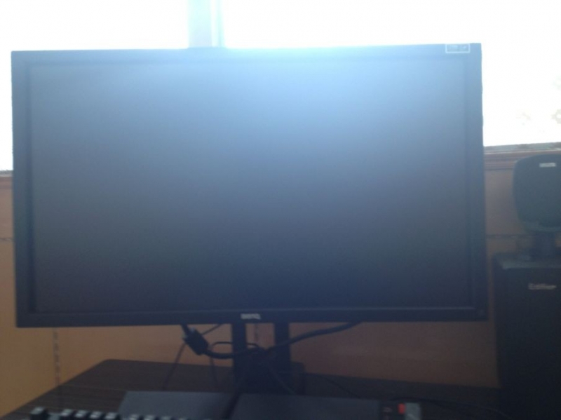����xl2420t,7g���̣�IE3.0���������Ǻ�ɫ�����棬��»����