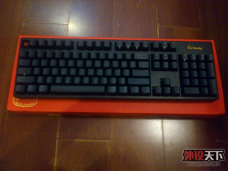 全新DUCKY9000红轴黑同刻出或换FILCO