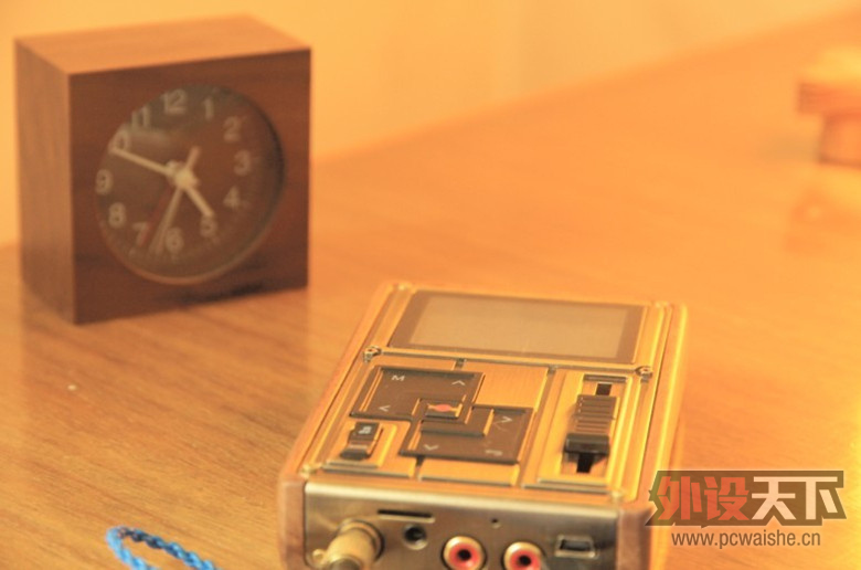 七彩虹C413年3月11日西安赛格世界名牌耳机