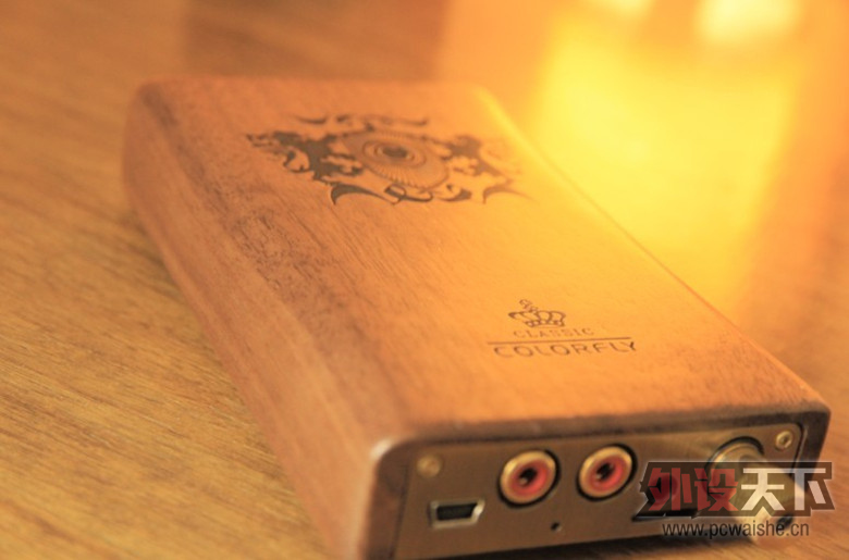 七彩虹C413年3月11日西安赛格世界名牌耳机