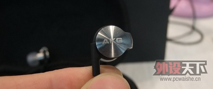 akg3.jpg