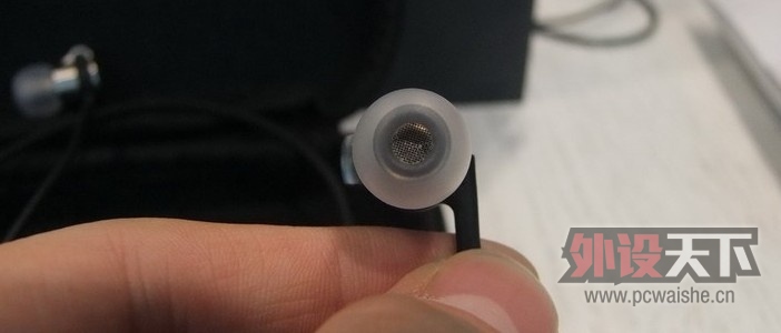 akg4.jpg