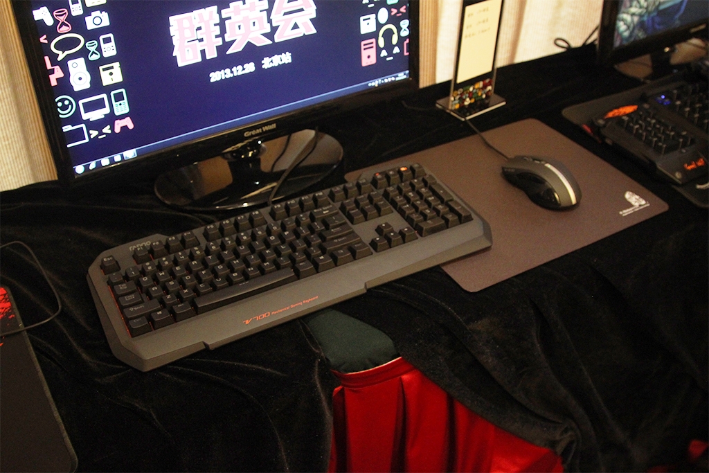 v700.jpg