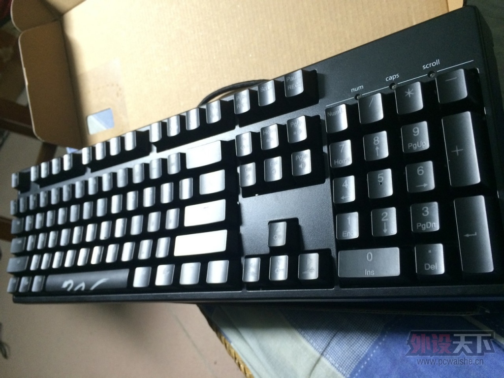 小白 IKBC F-104 加灯