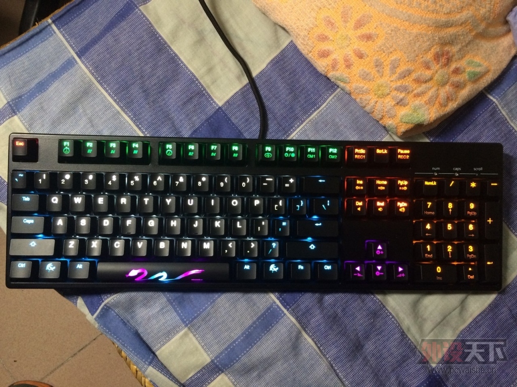 小白 IKBC F-104 加灯