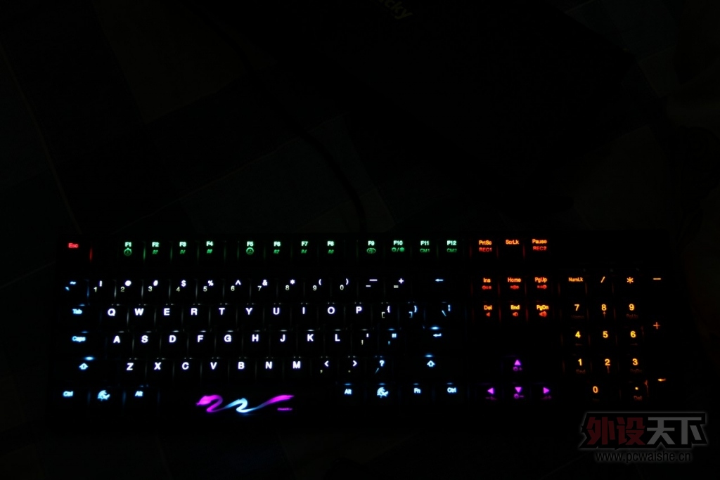 小白 IKBC F-104 加灯