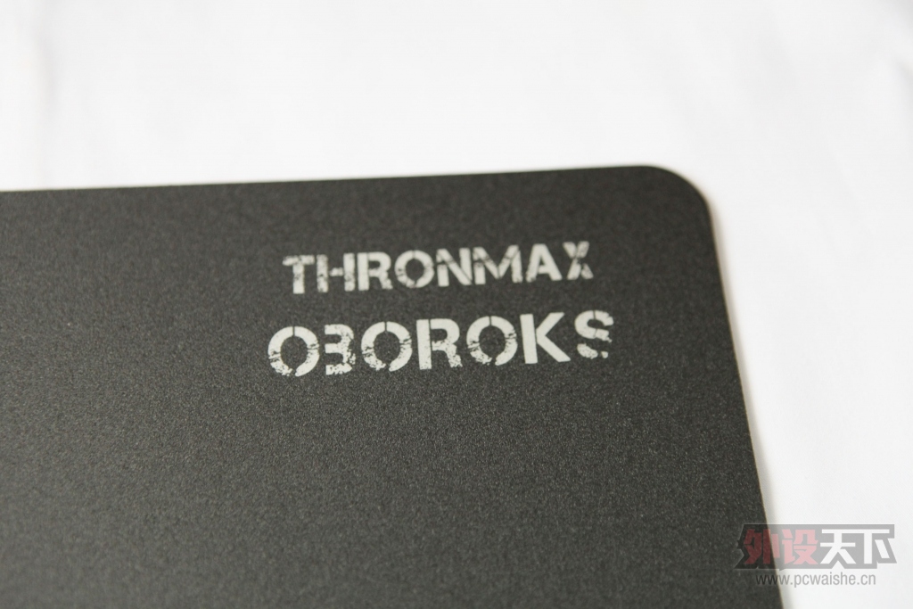 THRONMAX OBOROKS碳素游戏垫