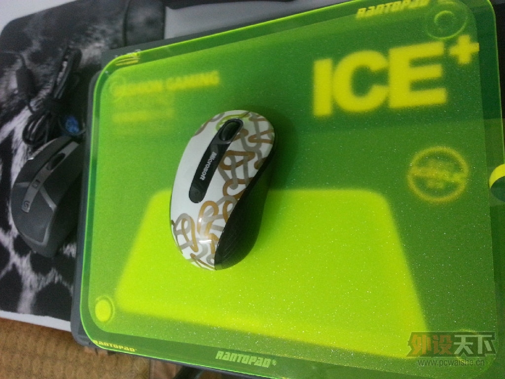 亮骚！ICE+荧光亚克力鼠标垫开箱！