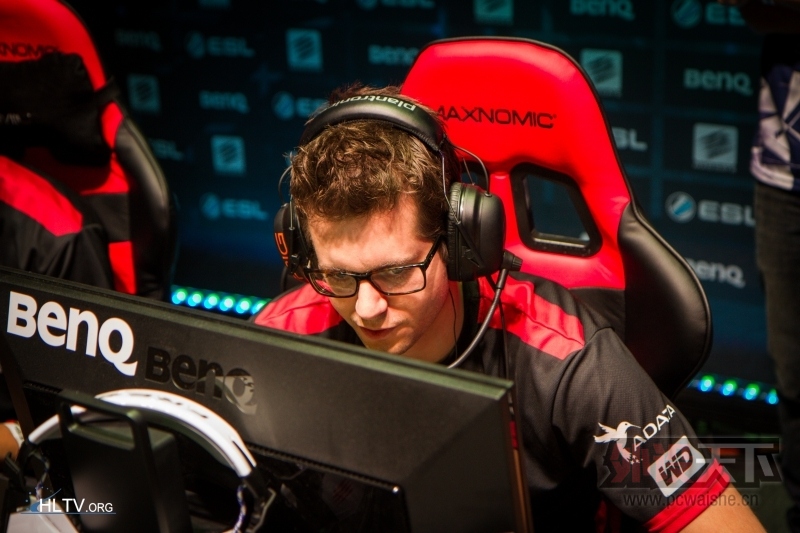 4456344_dazed.jpg