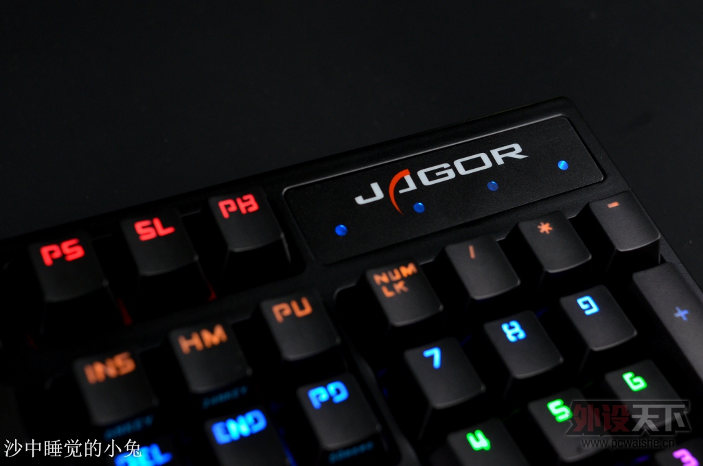又见大手托，菜刀即视感 —— JAGOR TK-2100 混彩背光机械键盘