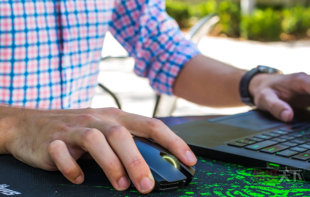 razer-orochi-lifestyle-02.jpg