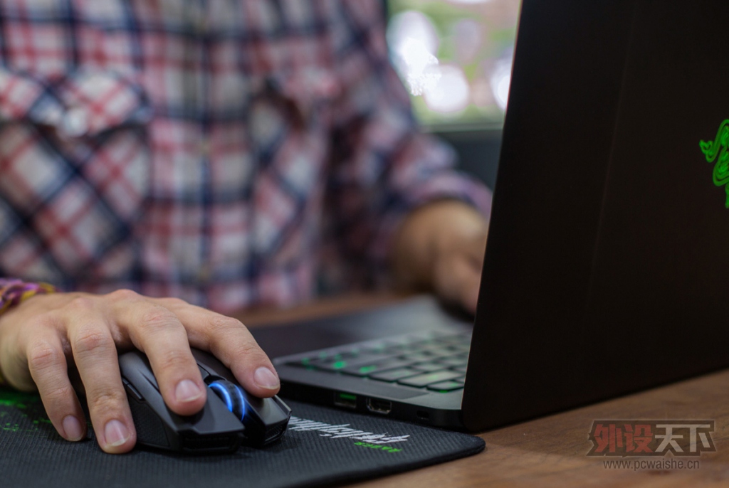 razer-orochi-lifestyle-03.jpg