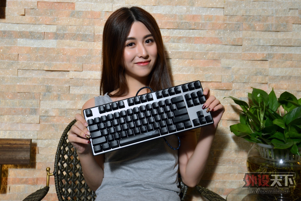 112055glzz6ocmv566qtbt.jpg