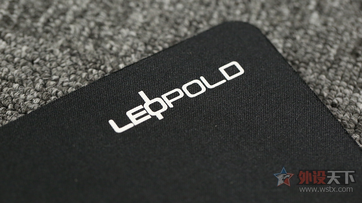 Leopold FC750Rе&Leopold Desktop Mat-Lױ