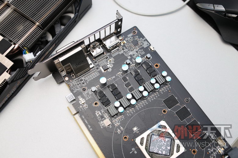 一键开核的蓝宝石 R9 380 怪物猎人限定版 游戏显卡