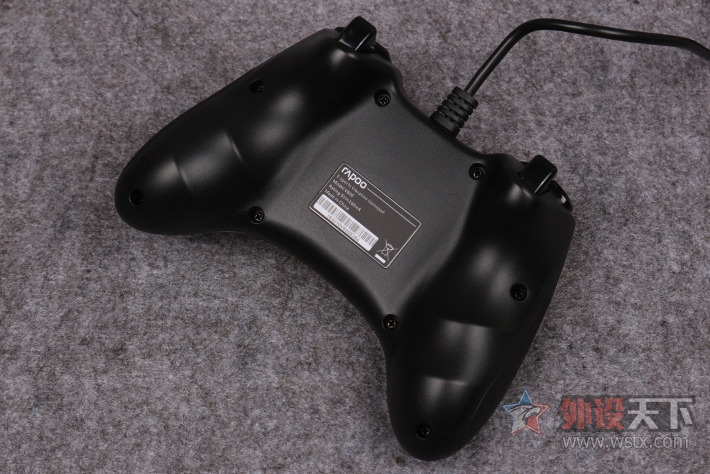 多种色彩选择——雷柏V600游戏手柄评测