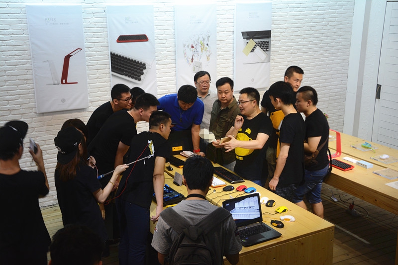 百闻不如一“贱”： 传说中E罩杯驴妹带你领略贱驴首次粉丝见面会现场回顾